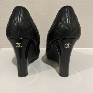 Chanel Grained Calfskin Quilted Wedges in size 7 (37.5EU ) in black